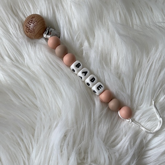 ‘Babe’ pacifier clip never used - Picture 5 of 6